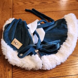 UGG Green And White Tree Skirt, Small, NWT